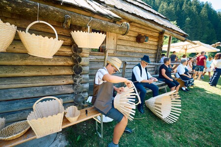 Predstavitev starih opravil pri Vlcerski bajti (Janez Kotar)